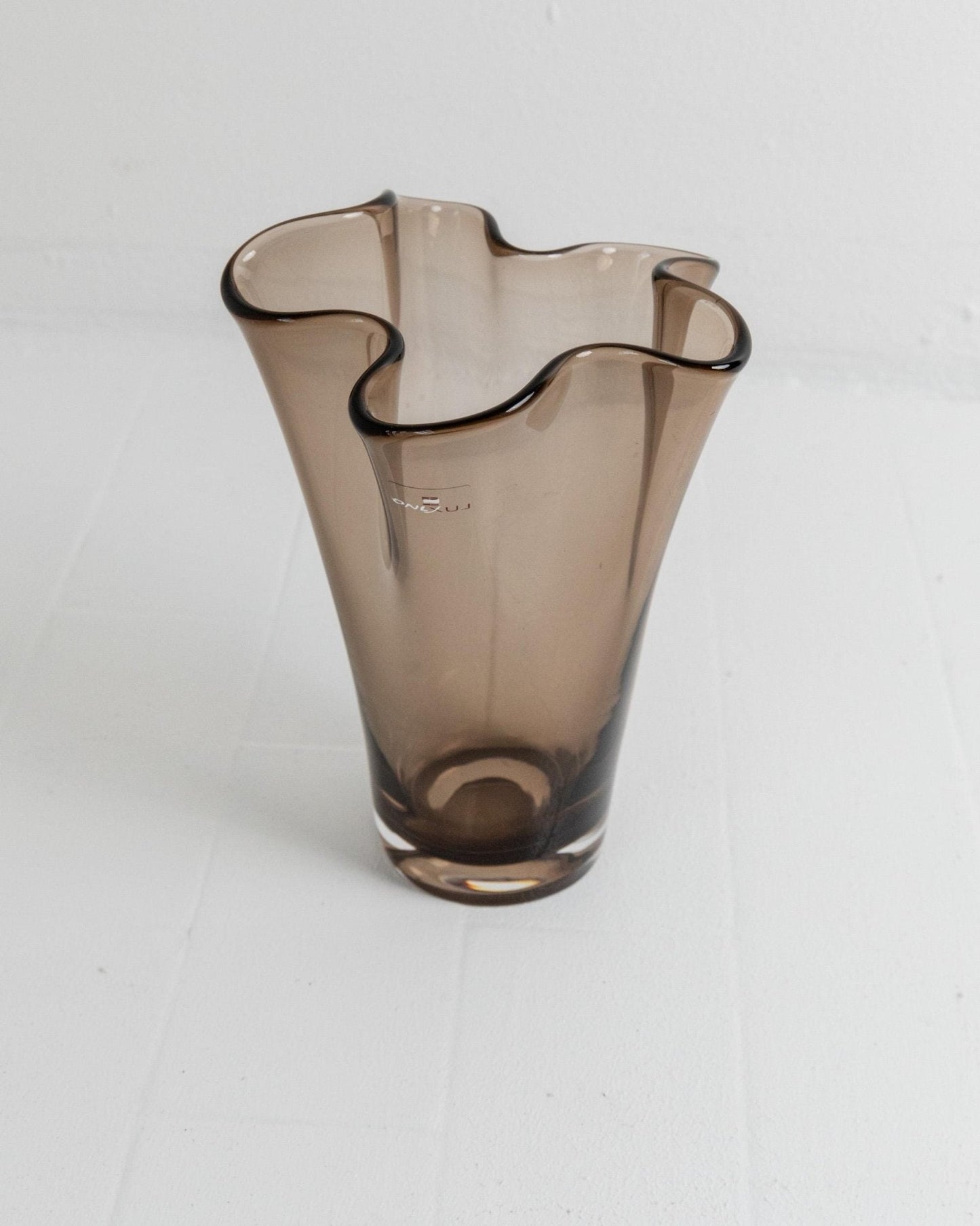 Vintage Murano Glas Vase von LUX Murano, rauchbraune organische Wellenform