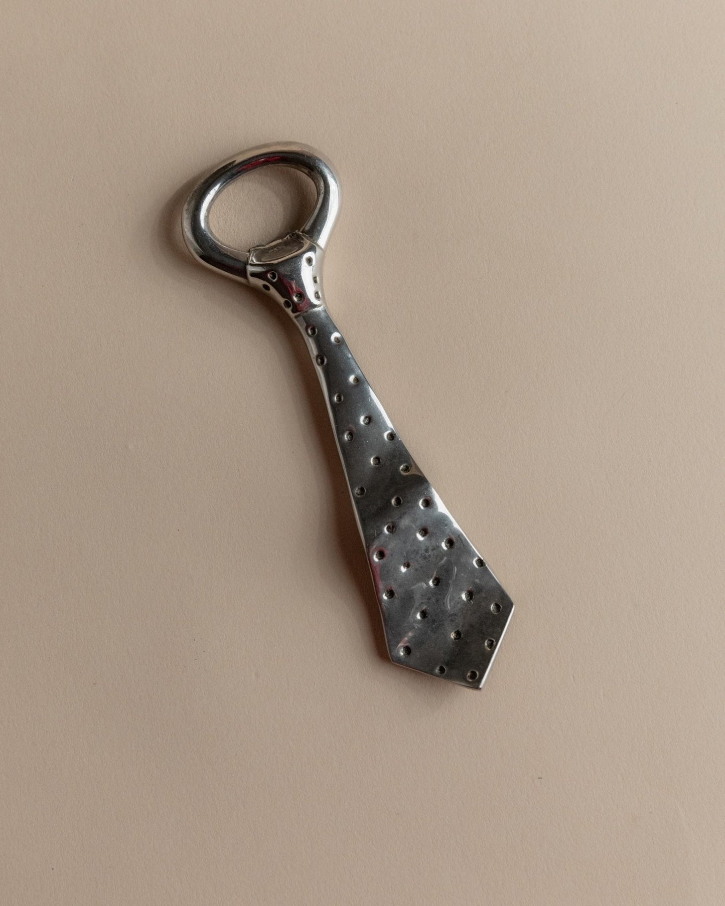 Vintage Flaschenöffner Krawattenform mit Punkten