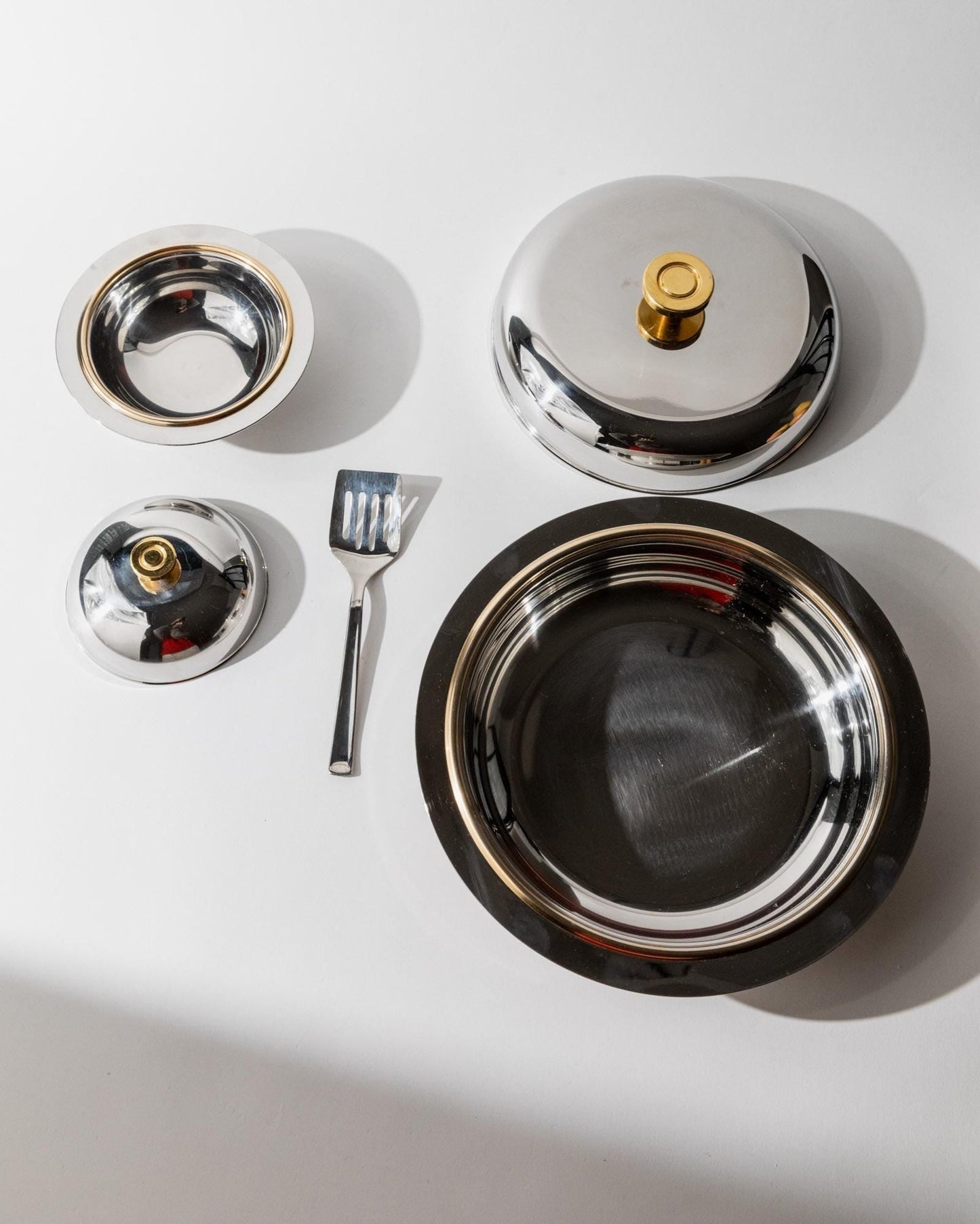 Vintage Schüssel Set von 2 mit Deckel von Morinox für Salat oder Dessert goldene Details