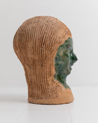 Vintage Studio Pottery Vase, skulpturale Kopfform mit grün glasiertem Gesicht aus Terrakotta
