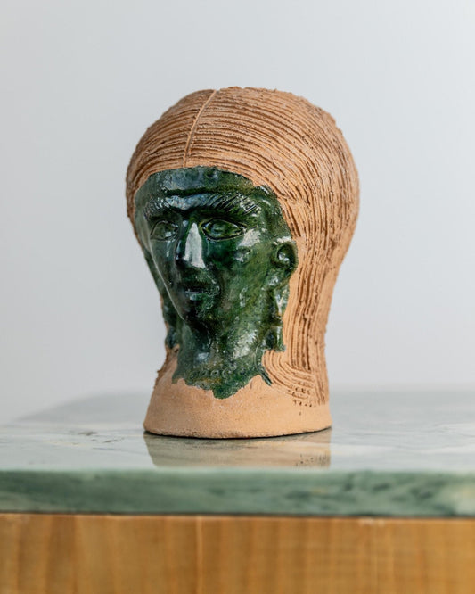 Vintage Studio Pottery Vase, skulpturale Kopfform mit grün glasiertem Gesicht aus Terrakotta