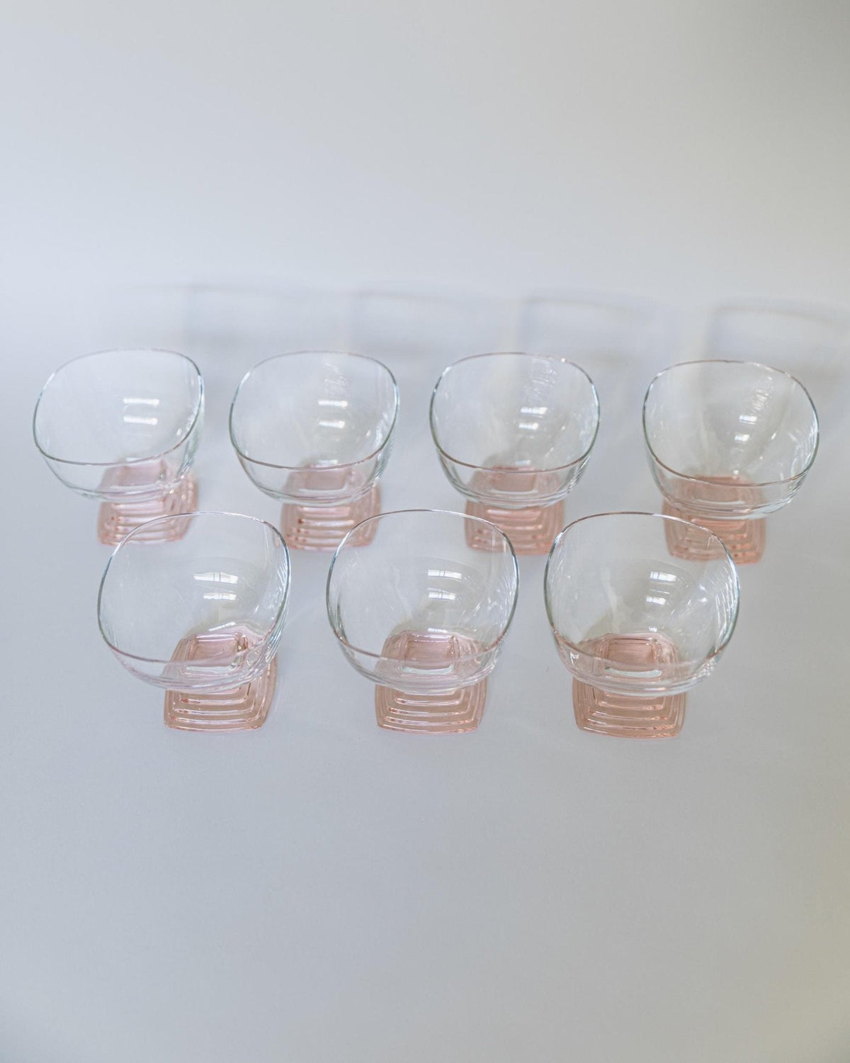 Set von 7 Vintage Weingläser von Bormioli, Klarglas mit rosa abgestuftem Stiel