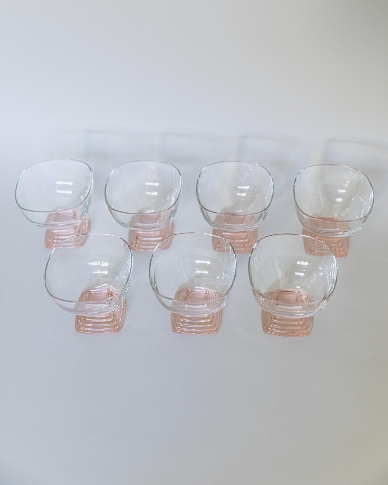 Set von 7 Vintage Weingläser von Bormioli, Klarglas mit rosa abgestuftem Stiel