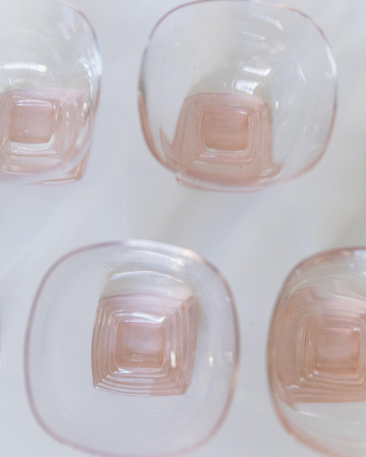 Set von 7 Vintage Weingläser von Bormioli, Klarglas mit rosa abgestuftem Stiel