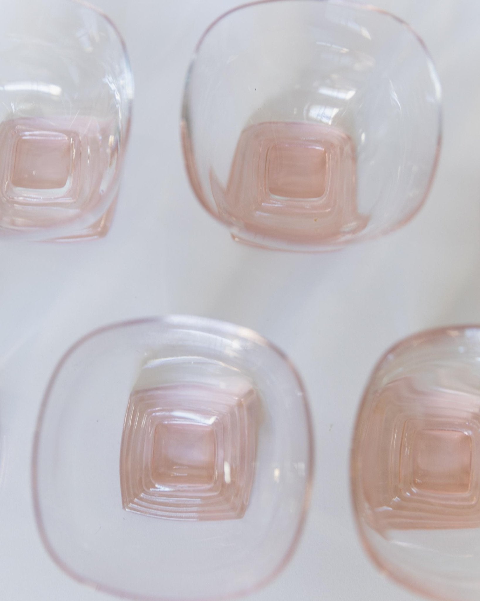 Set von 7 Vintage Weingläser von Bormioli, Klarglas mit rosa abgestuftem Stiel
