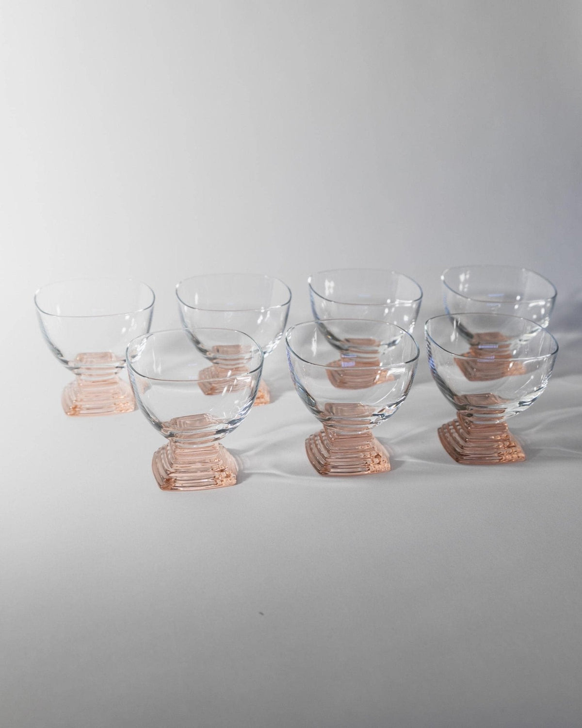 Set von 7 Vintage Weingläser von Bormioli, Klarglas mit rosa abgestuftem Stiel