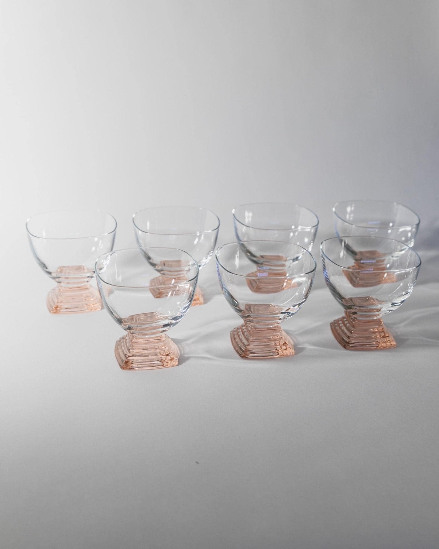 Set von 7 Vintage Weingläser von Bormioli, Klarglas mit rosa abgestuftem Stiel