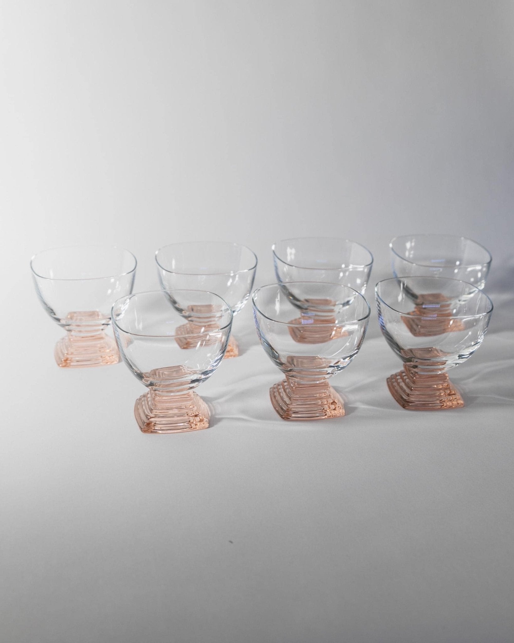 Set von 7 Vintage Weingläser von Bormioli, Klarglas mit rosa abgestuftem Stiel