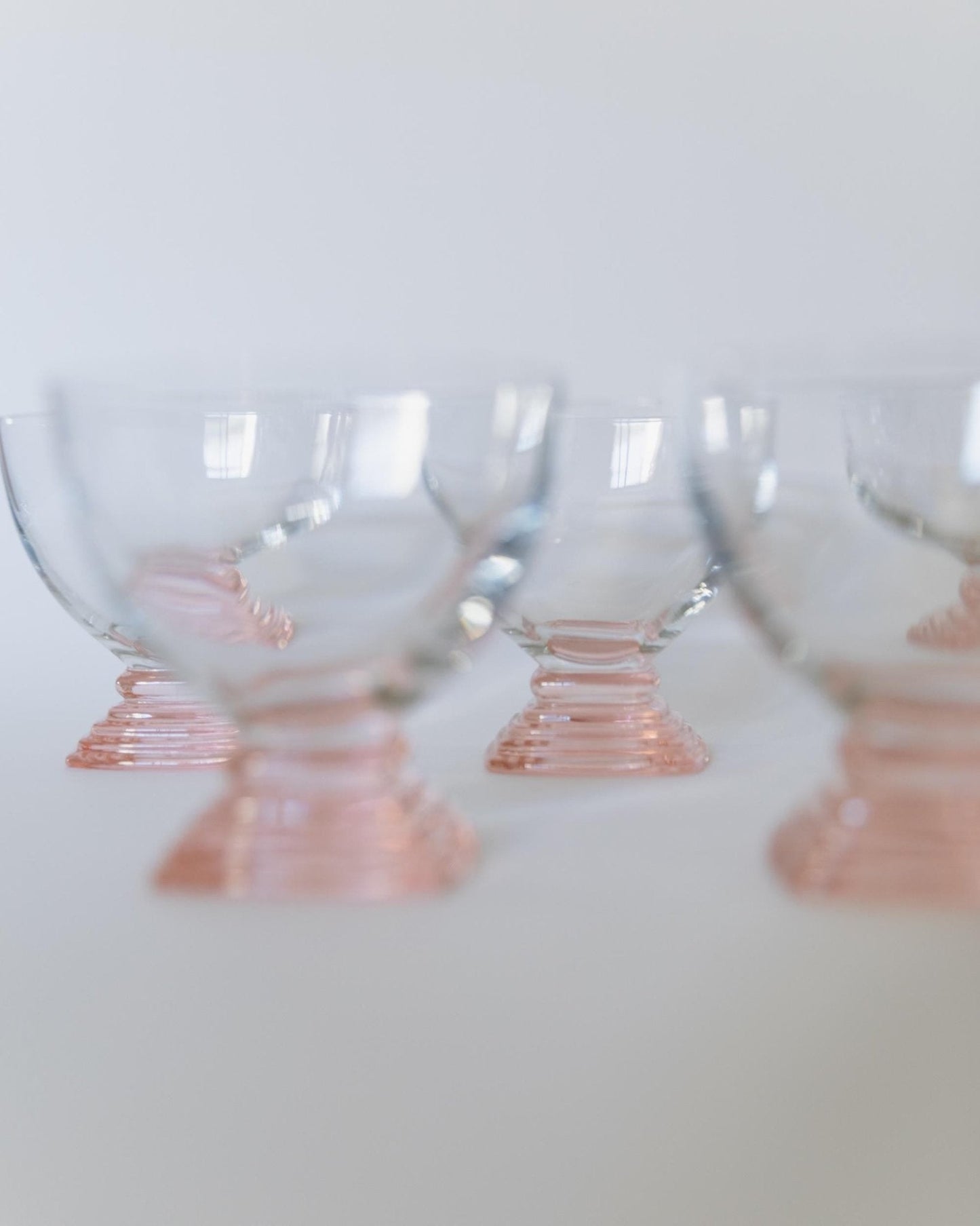 Set von 7 Vintage Weingläser von Bormioli, Klarglas mit rosa abgestuftem Stiel
