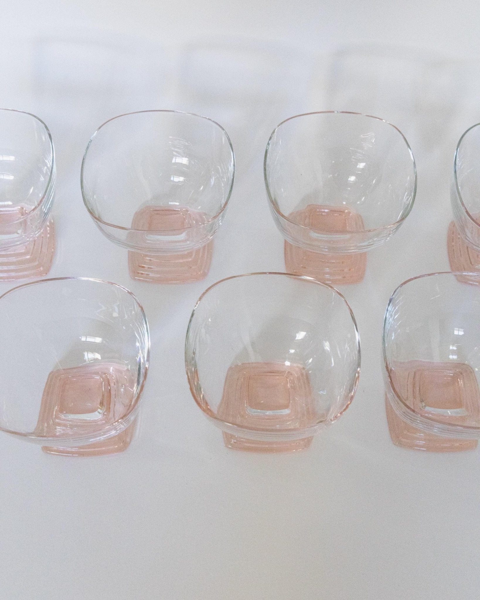 Set von 7 Vintage Weingläser von Bormioli, Klarglas mit rosa abgestuftem Stiel