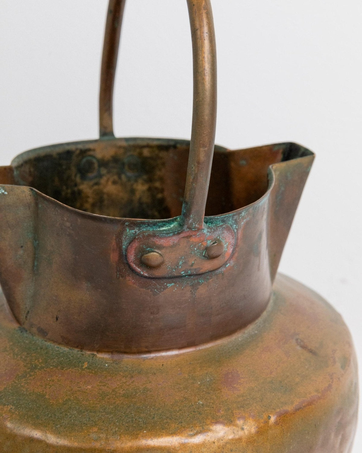 Vintage Metallkrug aus Kupfer und Messing mit Henkel, rustikales Landhausdesign