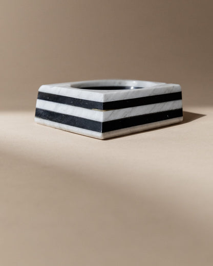 Vintage Aschenbecher Marmor von Italien 1930er gestreift schwarz-weiß optische Illusion