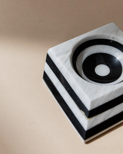 Vintage Aschenbecher Marmor von Italien 1930er gestreift schwarz-weiß optische Illusion