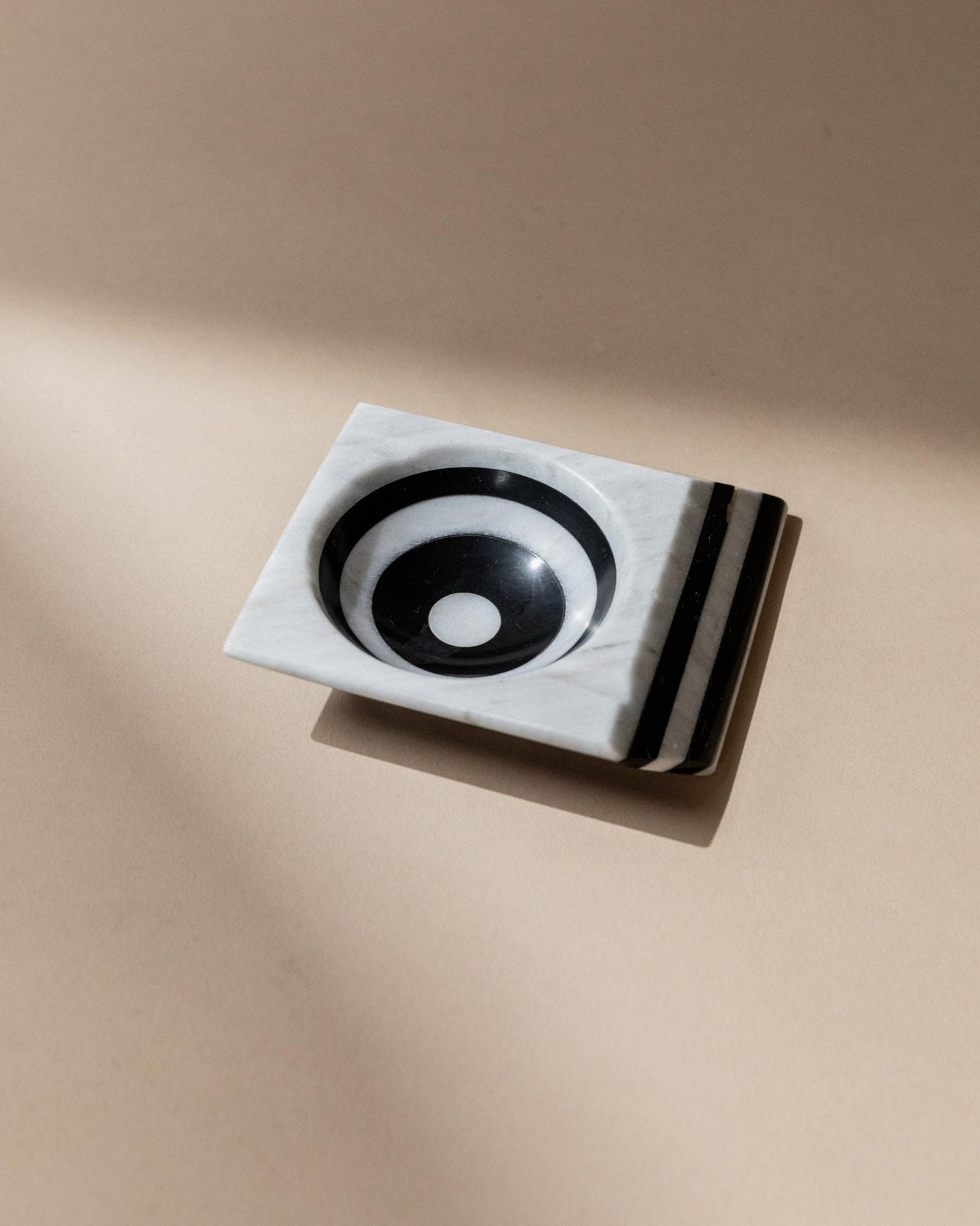 Vintage Aschenbecher Marmor von Italien 1930er gestreift schwarz-weiß optische Illusion