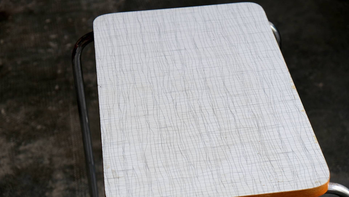 Table d'appoint vintage Bauhaus tube acier chromé blanc Bakélite