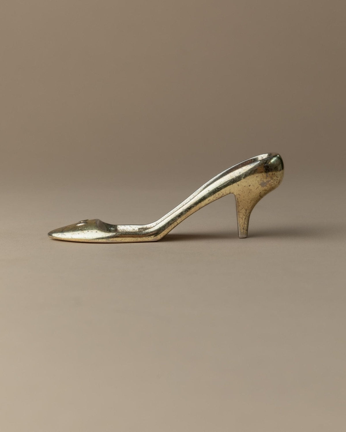 Vintage Flaschenöffner "High Heel" mit Schleife, Messing, Italien 1980er