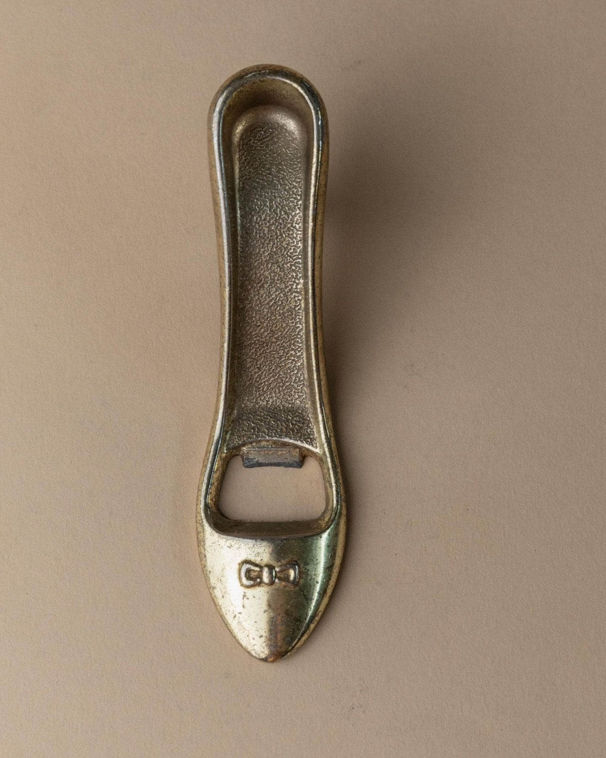 Vintage Flaschenöffner "High Heel" mit Schleife, Messing, Italien 1980er