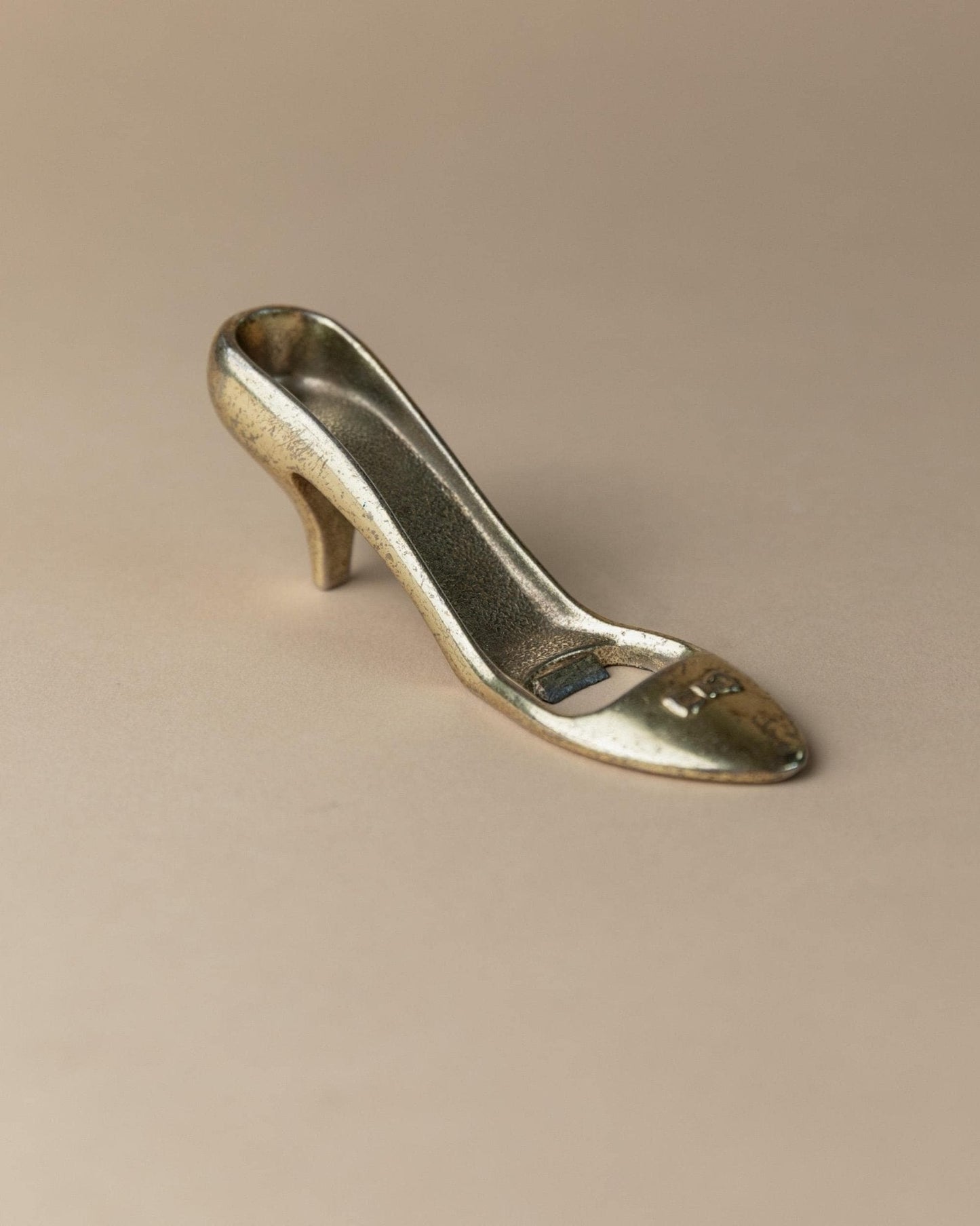 Vintage Flaschenöffner "High Heel" mit Schleife, Messing, Italien 1980er
