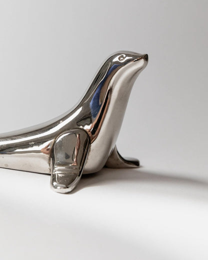 Vintage Flaschenöffner Seehund-Form versilbert von Italien 1960er, elegantes Retro-Barobjekt