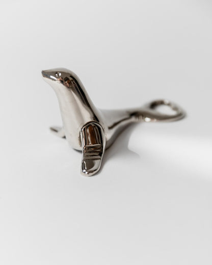 Vintage Flaschenöffner Seehund-Form versilbert von Italien 1960er, elegantes Retro-Barobjekt