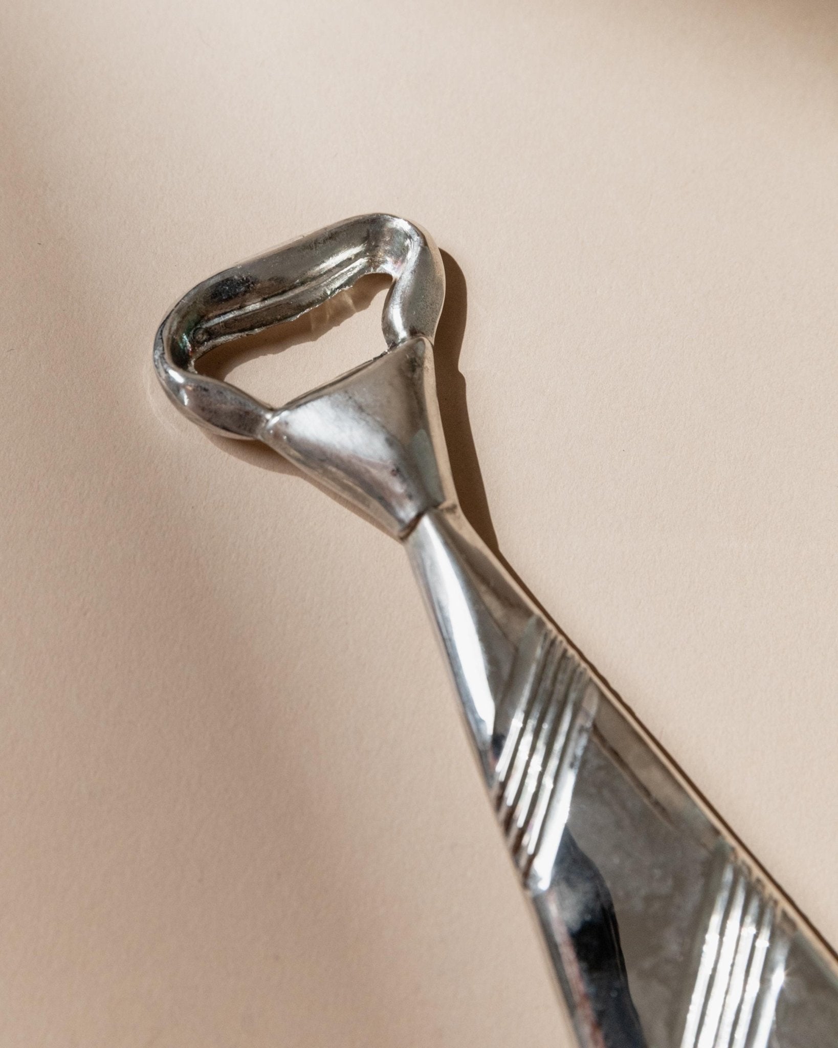 Vintage Flaschenöffner Krawattenform versilbert aus Italien retro elegant