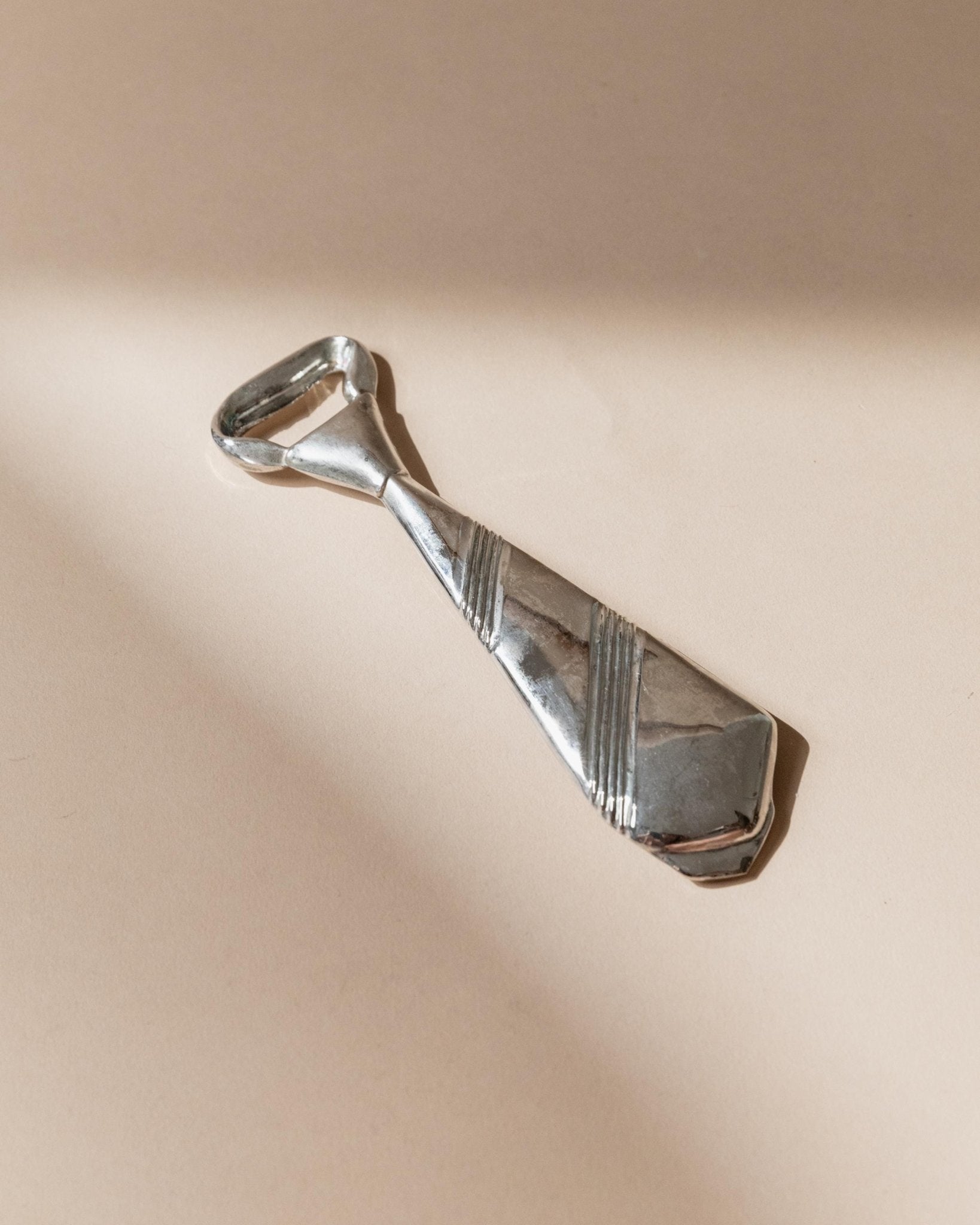 Vintage Flaschenöffner Krawattenform versilbert aus Italien retro elegant