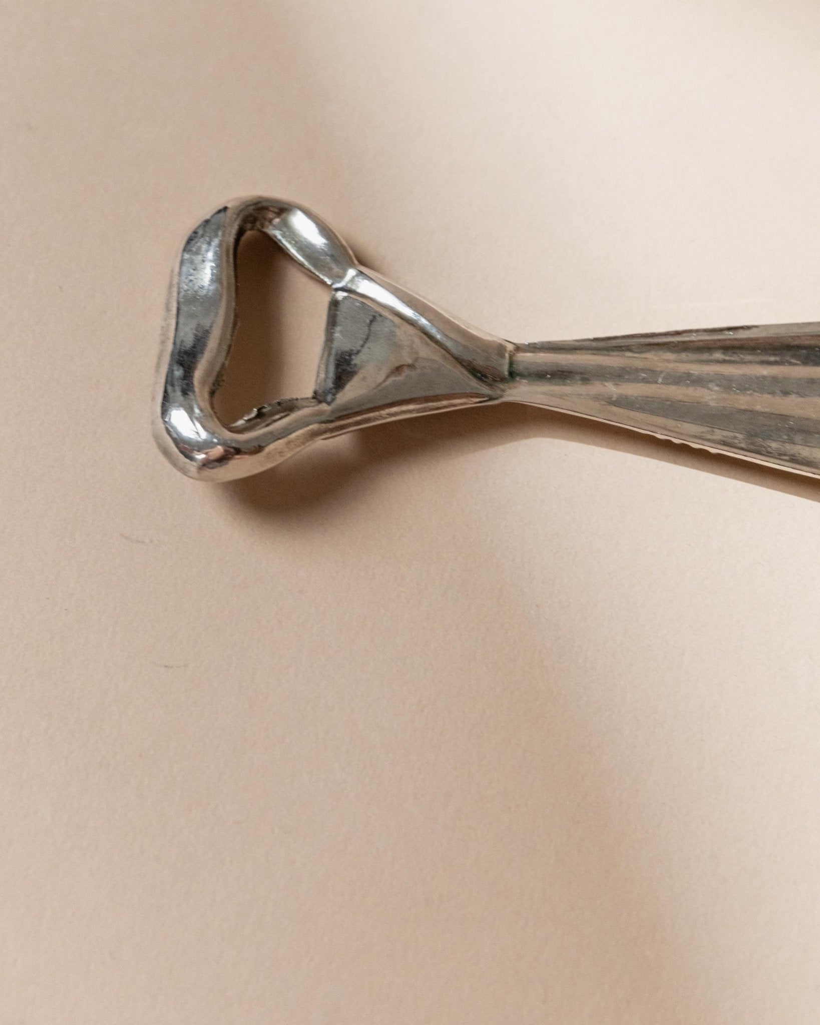 Vintage Flaschenöffner Krawattenform versilbert aus Italien retro elegant