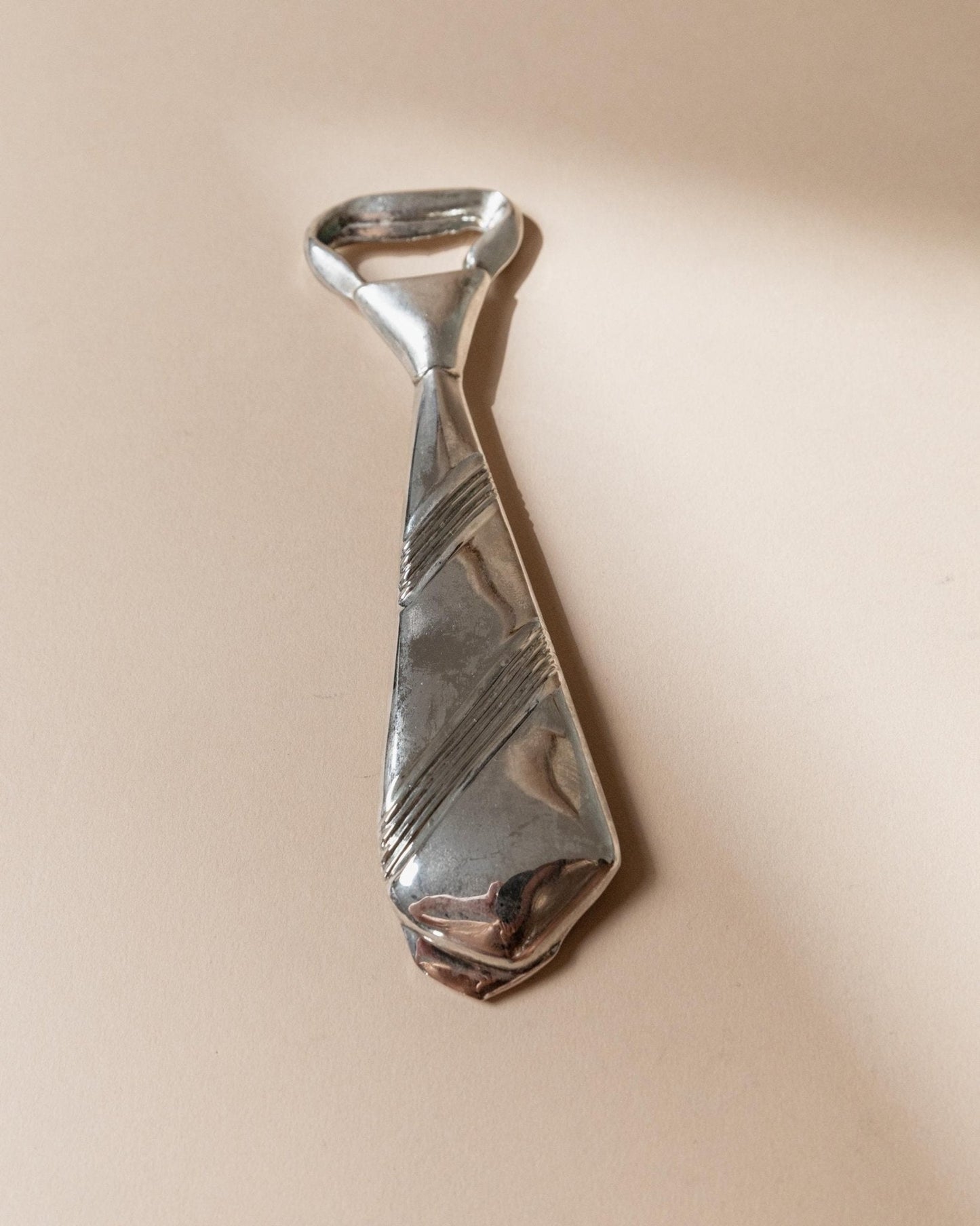 Vintage Flaschenöffner Krawattenform versilbert aus Italien retro elegant