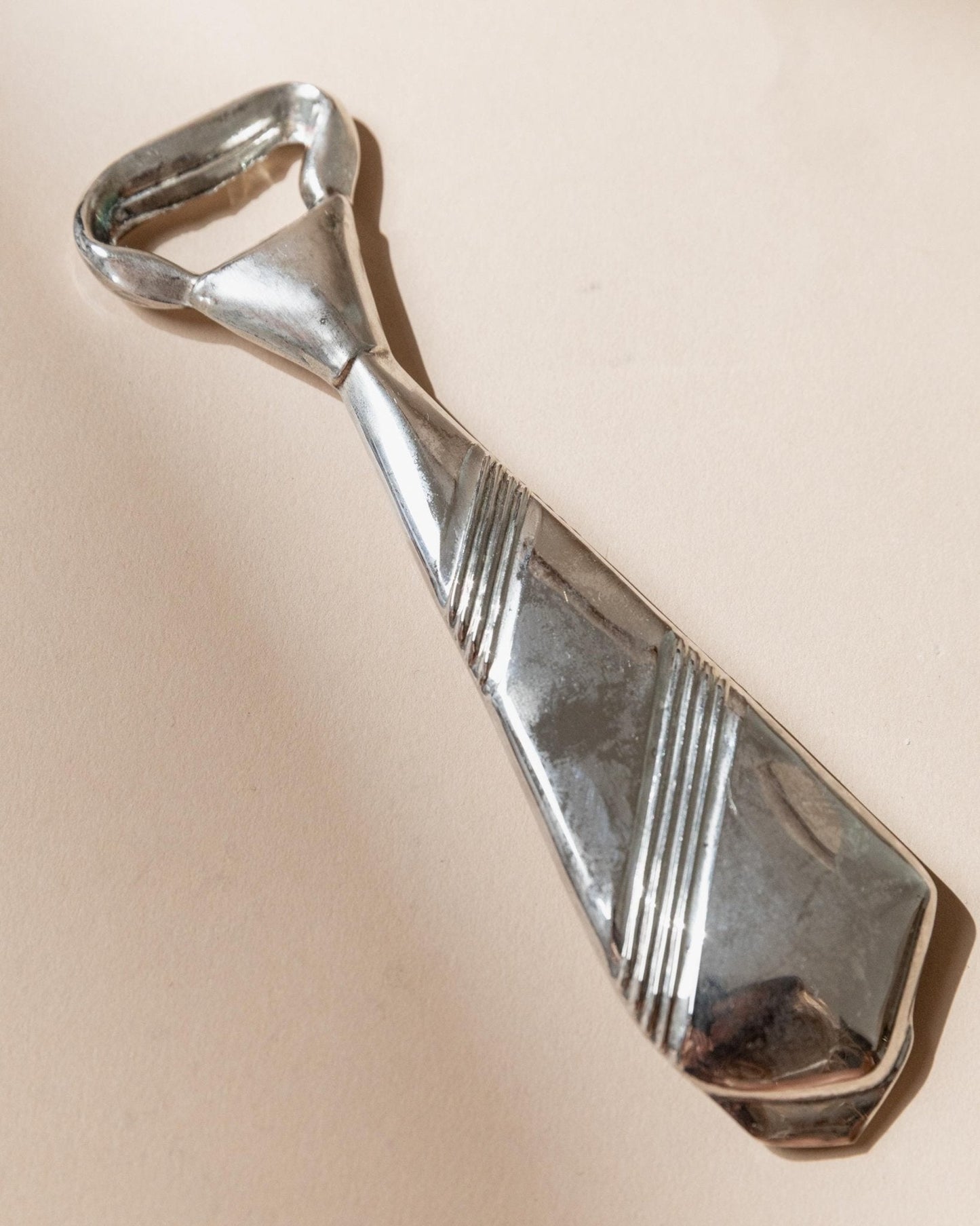 Vintage Flaschenöffner Krawattenform versilbert aus Italien retro elegant
