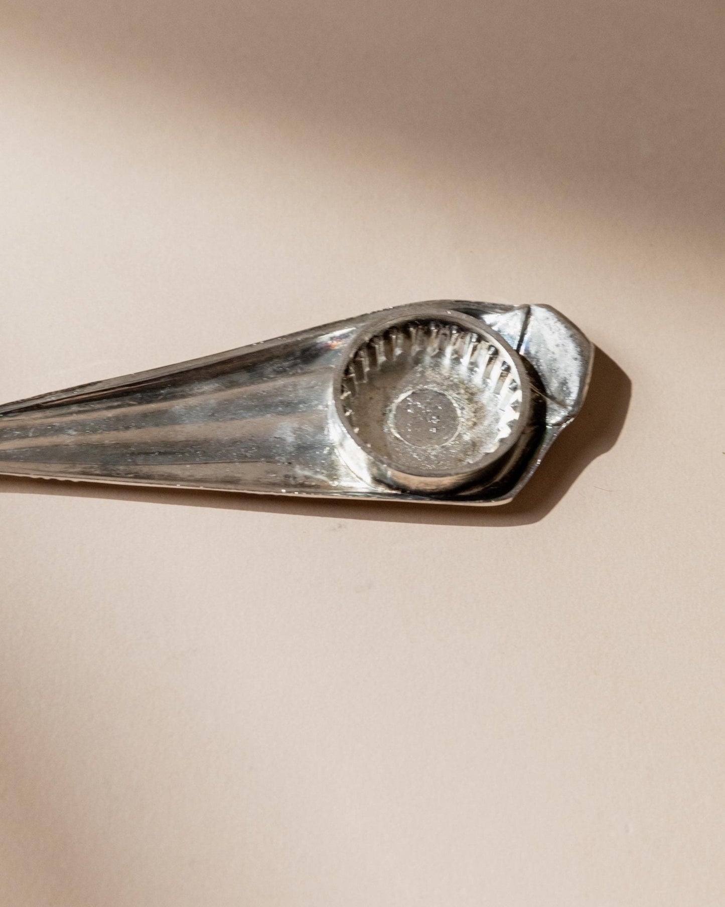 Vintage Flaschenöffner Krawattenform versilbert aus Italien retro elegant