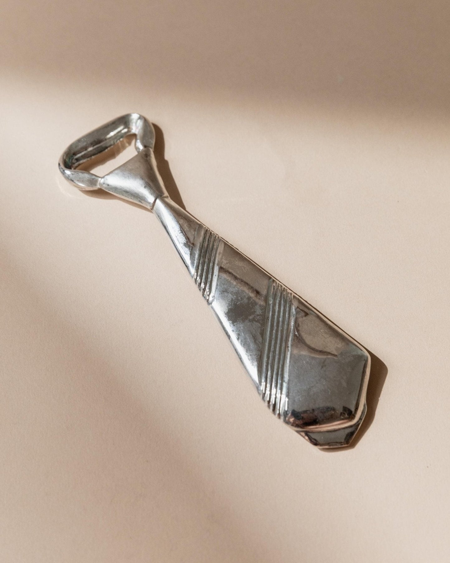 Vintage Flaschenöffner Krawattenform versilbert aus Italien retro elegant