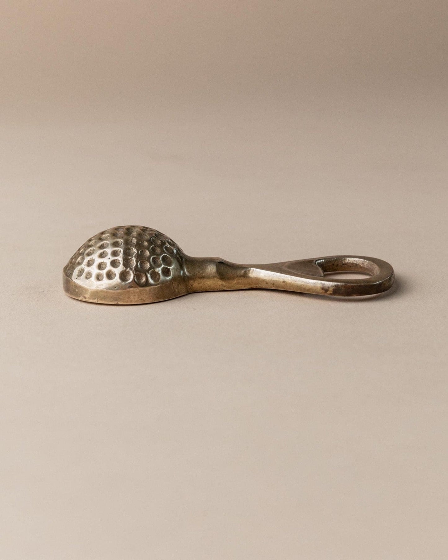 Décapsuleur vintage en forme de balle de golf en laiton, design du milieu du siècle, Italie, années 1960