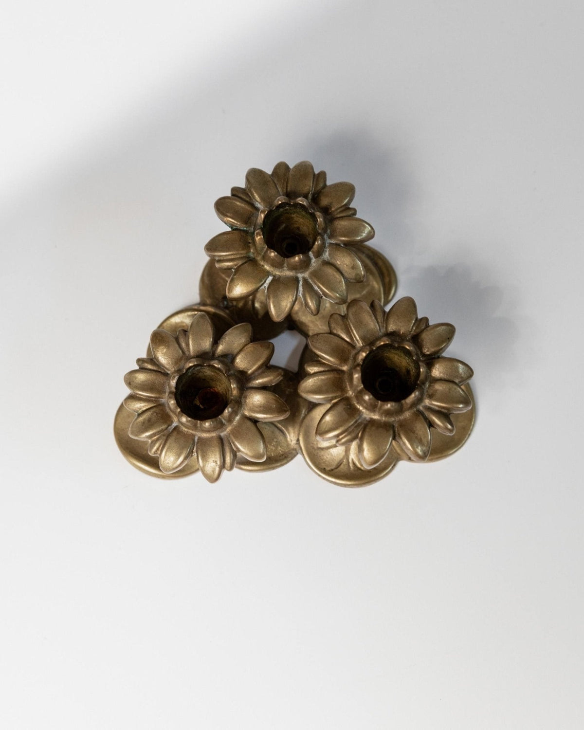 Vintage Kerzenhalter Messing mit 3 Blüten, Art Nouveau Italien 1930er