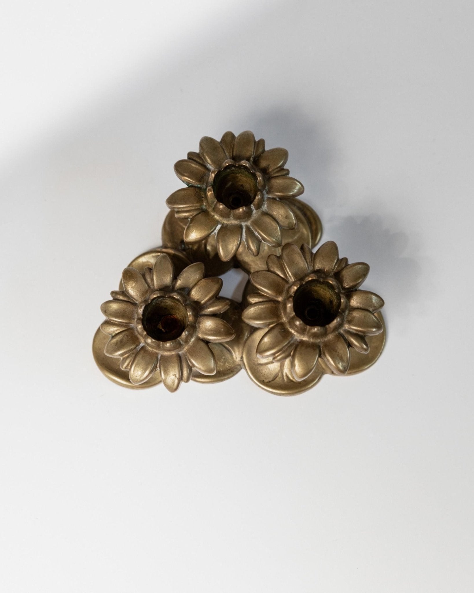 Vintage Kerzenhalter Messing mit 3 Blüten, Art Nouveau Italien 1930er