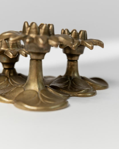 Vintage Kerzenhalter Messing mit 3 Blüten, Art Nouveau Italien 1930er