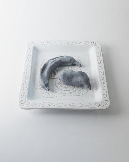 Assiette vintage en céramique blanche motif coq style Jacques Innocenti années 1960