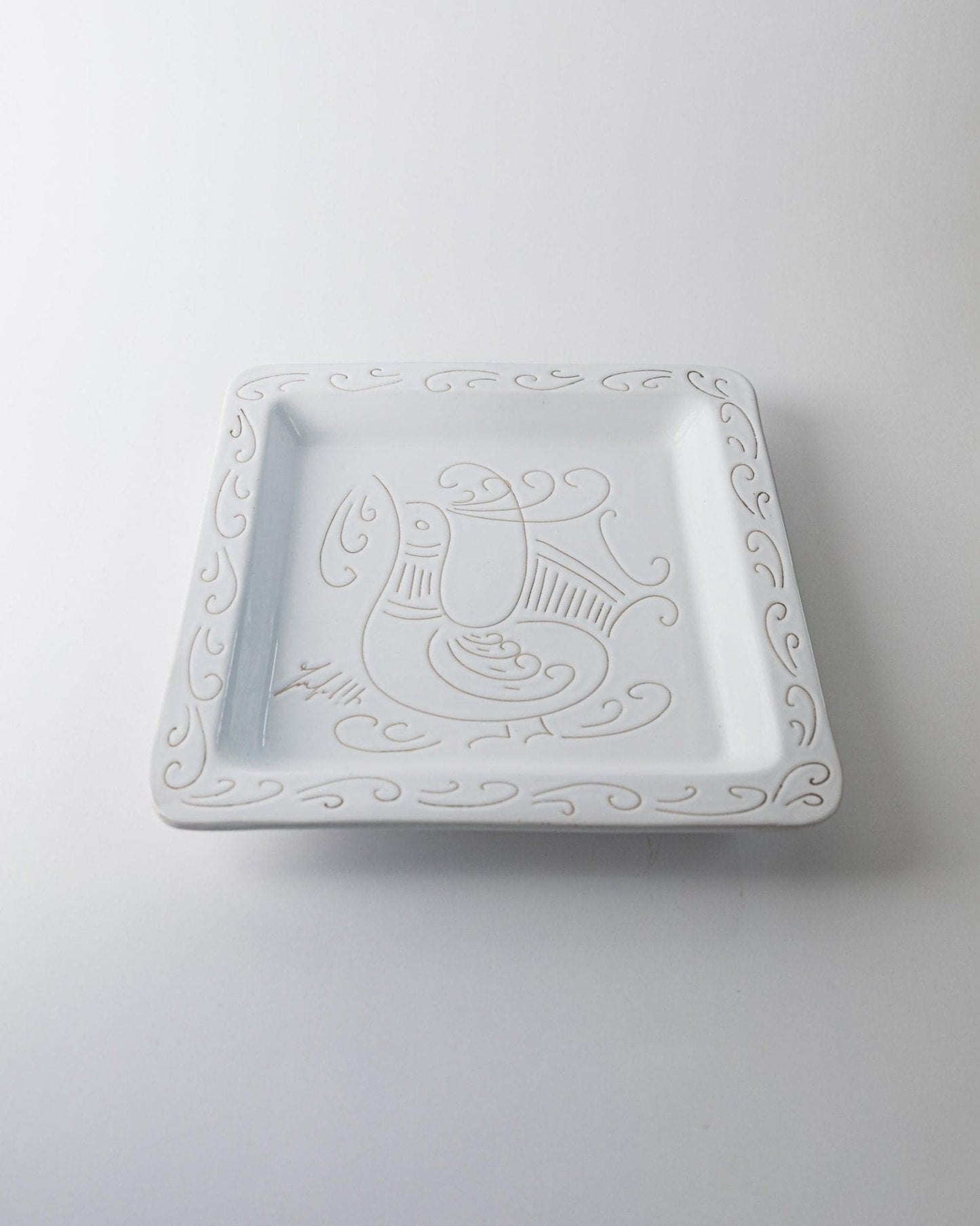 Assiette vintage en céramique blanche motif coq style Jacques Innocenti années 1960