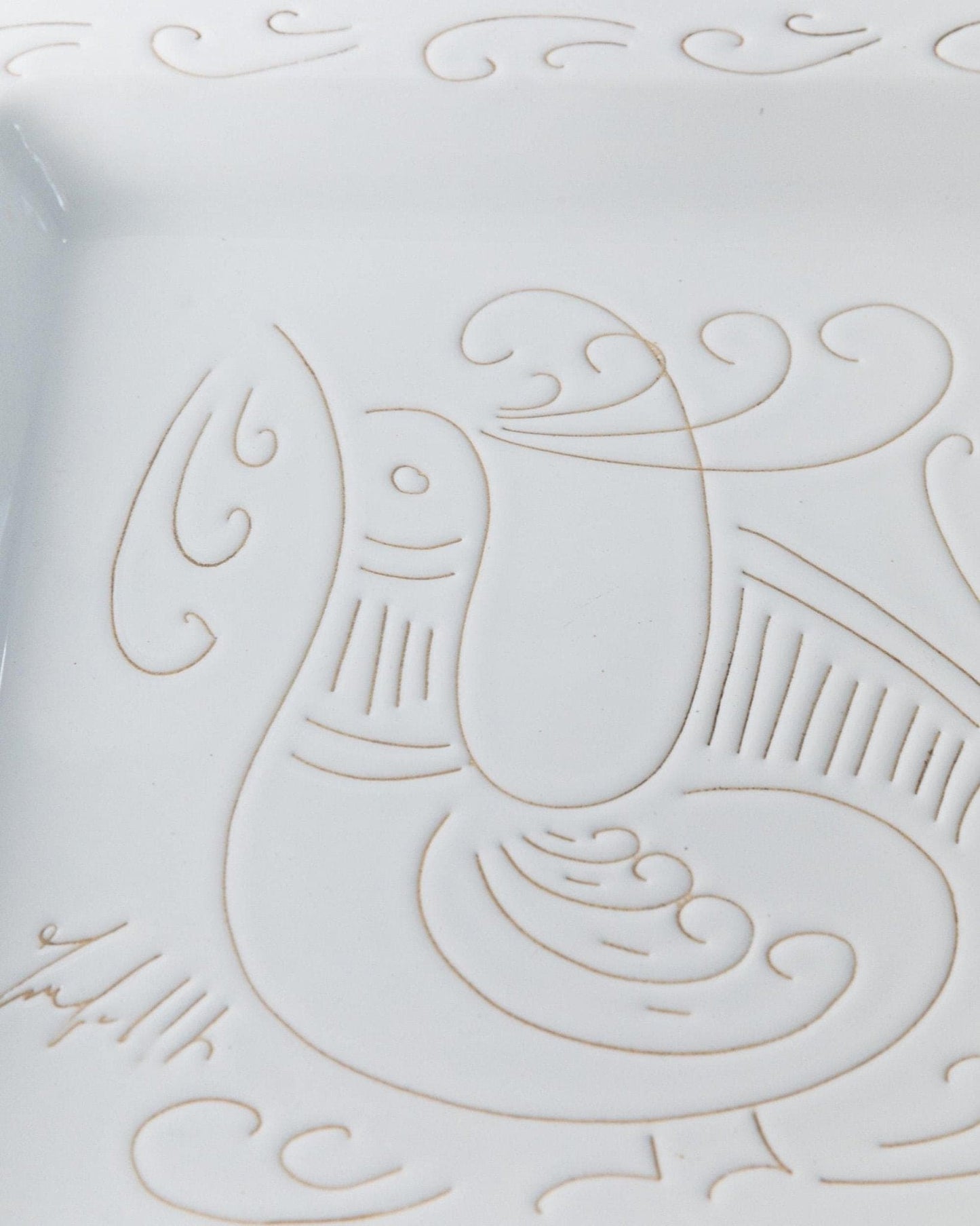 Assiette vintage en céramique blanche motif coq style Jacques Innocenti années 1960