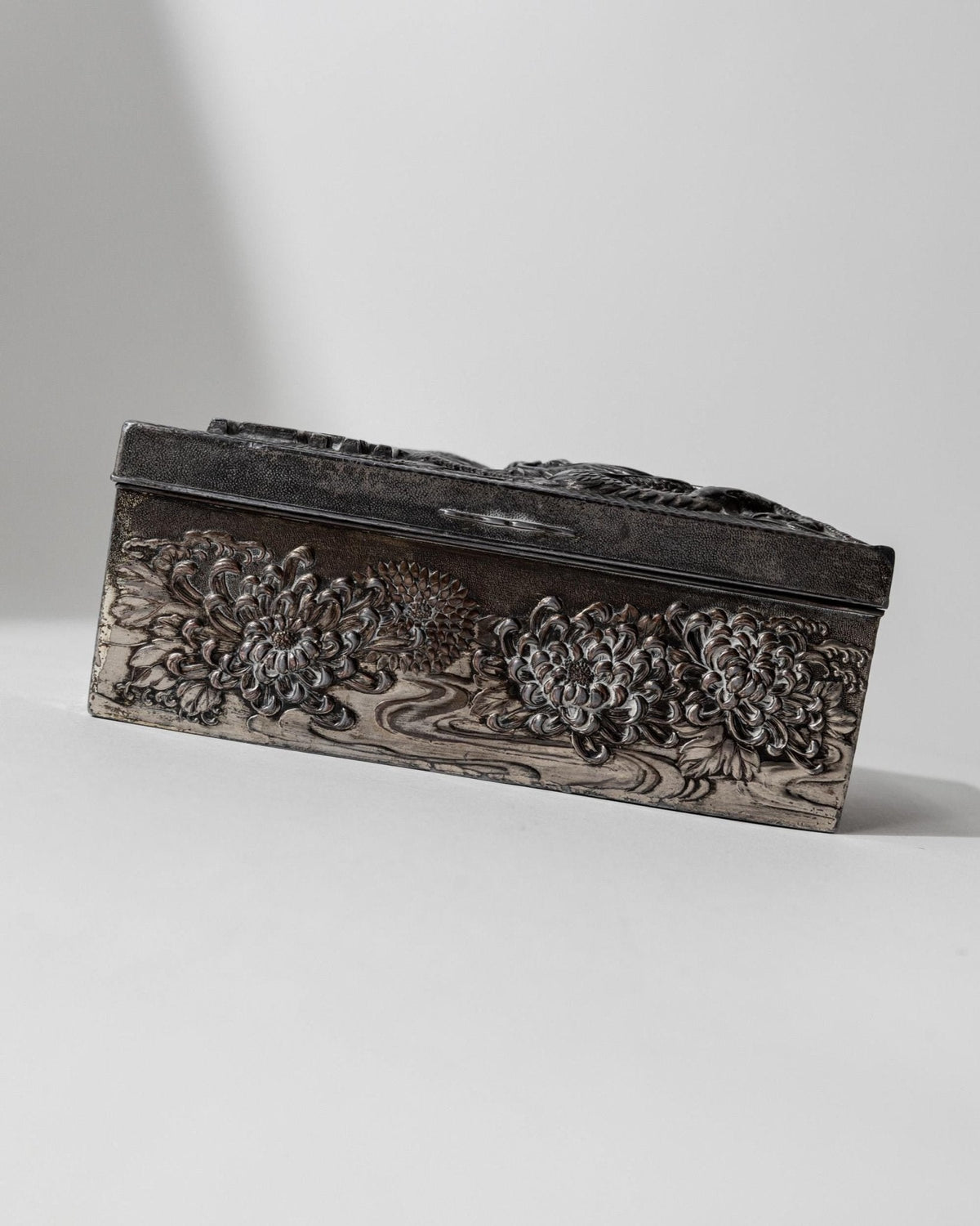 Vintage Dose mit Drachenmotiv, Silber und Holzintarsien, Japan