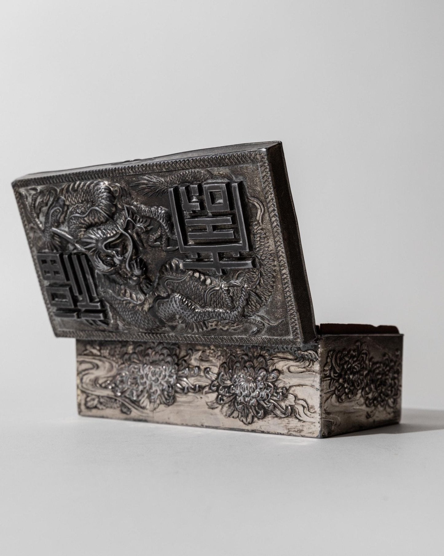 Vintage Dose mit Drachenmotiv, Silber und Holzintarsien, Japan