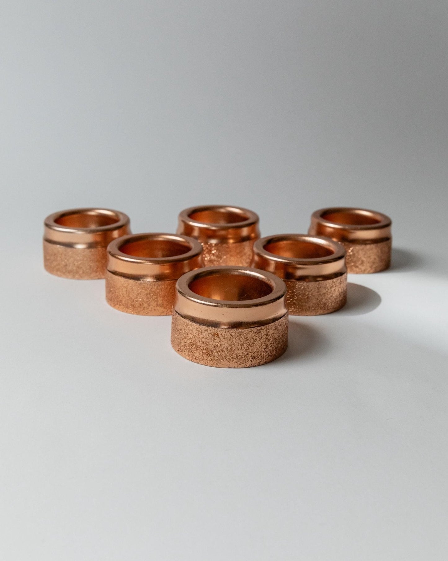 Vintage Eierbecher Set von 6 stapelbar gehämmert Kupferton