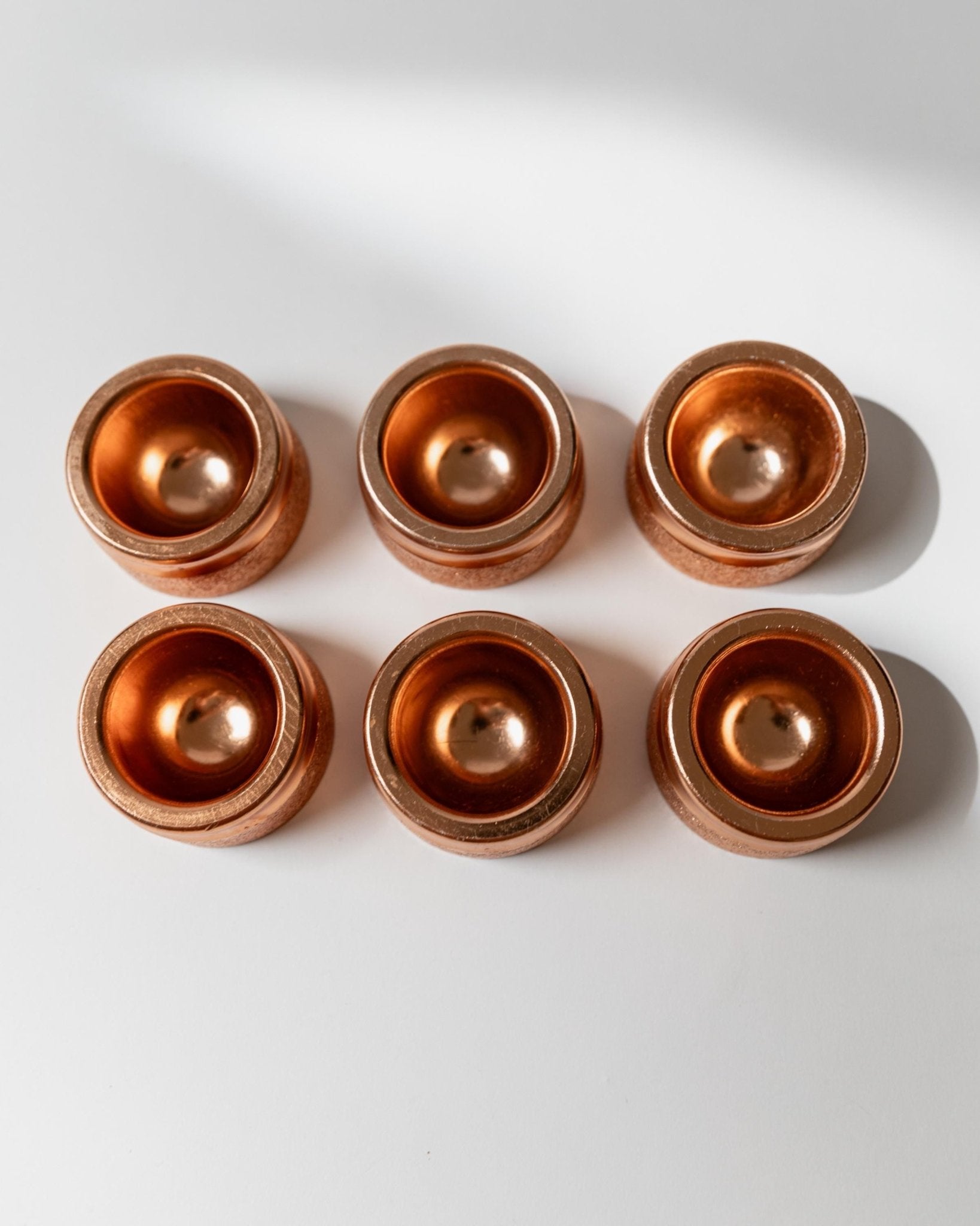 Vintage Eierbecher Set von 6 stapelbar gehämmert Kupferton