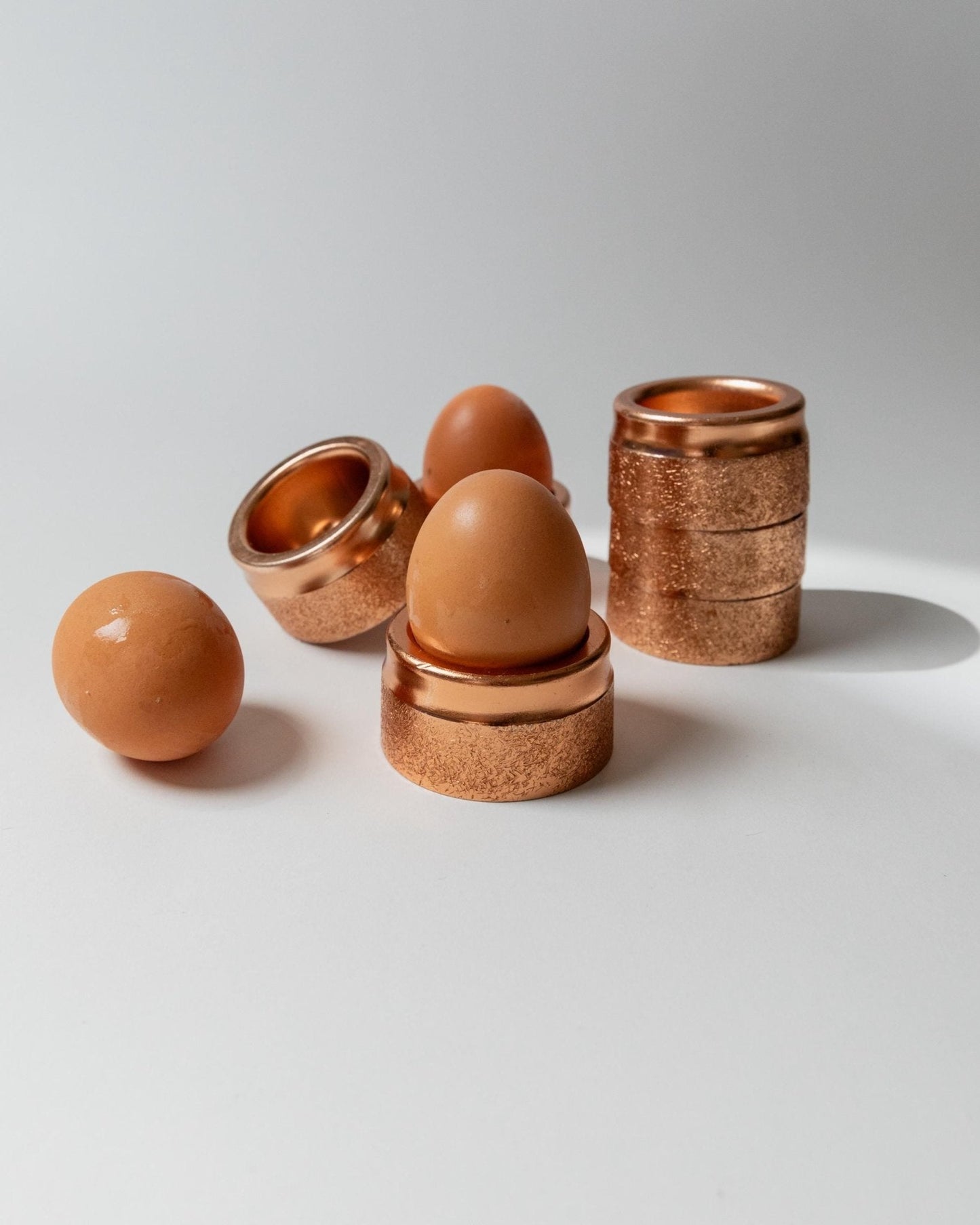 Vintage Eierbecher Set von 6 stapelbar gehämmert Kupferton