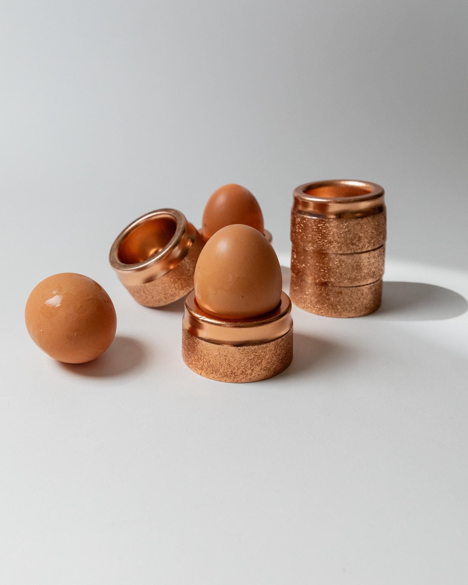 Vintage Eierbecher Set von 6 stapelbar gehämmert Kupferton