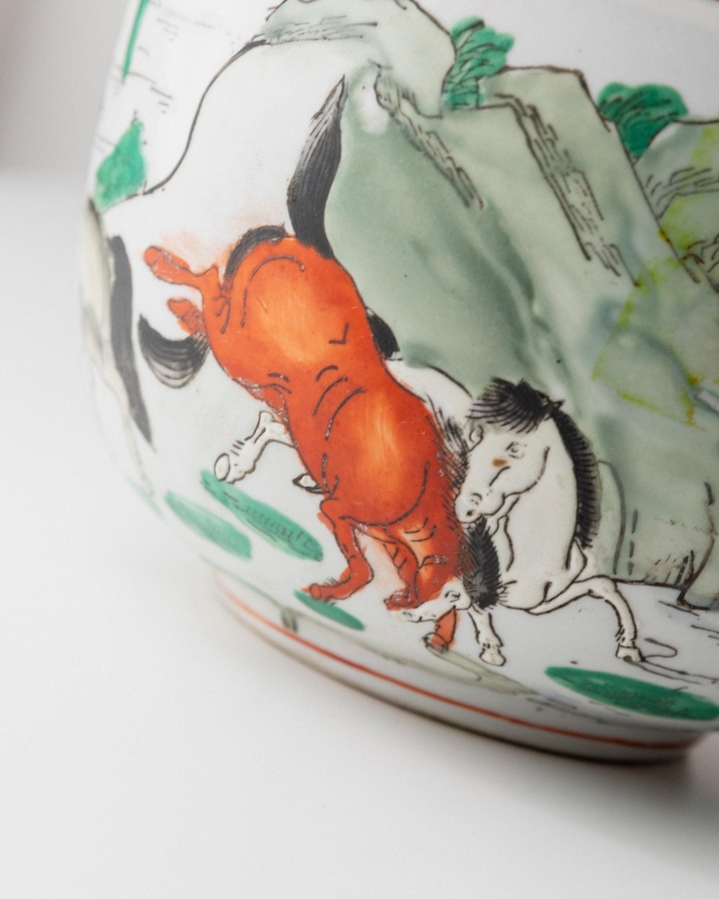 Vintage Blumentopf chinesisches Motiv handbemalt mit Pferden und Figuren