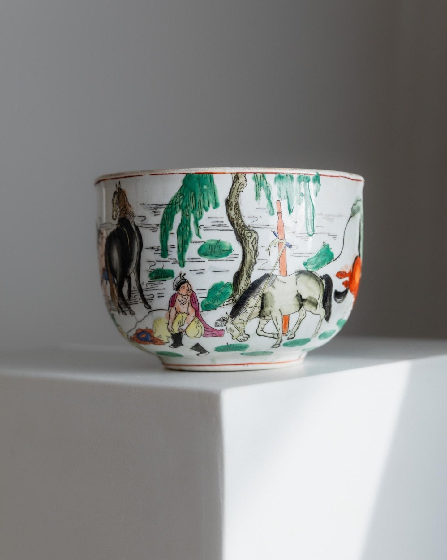 Vintage Blumentopf chinesisches Motiv handbemalt mit Pferden und Figuren