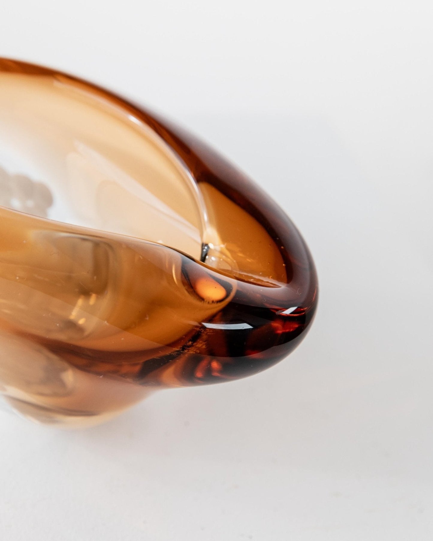 Vintage Glasschale Aschenbecher von Pavel Stejskal für Beranek Skrdlovice, orange weiße Punkte