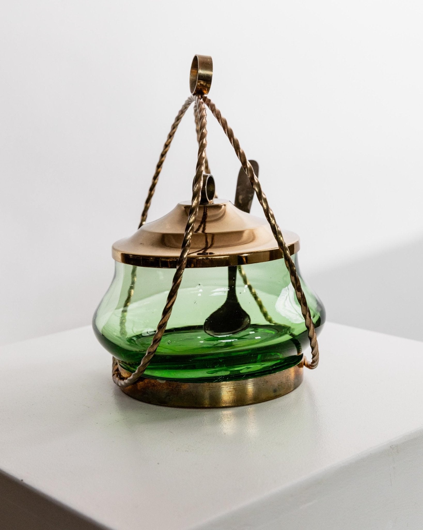 Vintage Glasschale mit Deckel, Smaragdgrün, goldene Details, Retro, 1940er, Dekoration