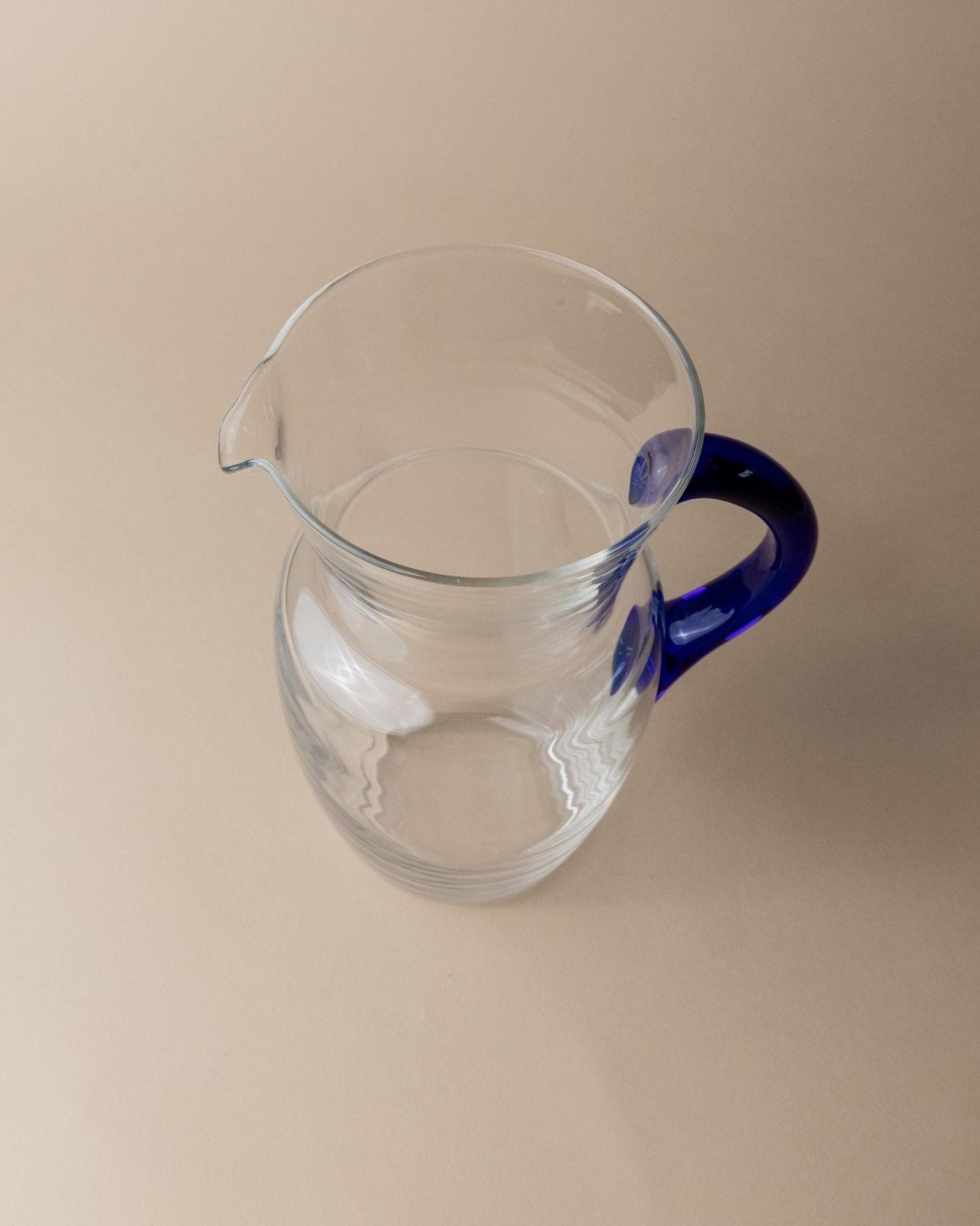 Pichet vintage en verre transparent et anse bleue - Design Mid-Century Italie années 1970