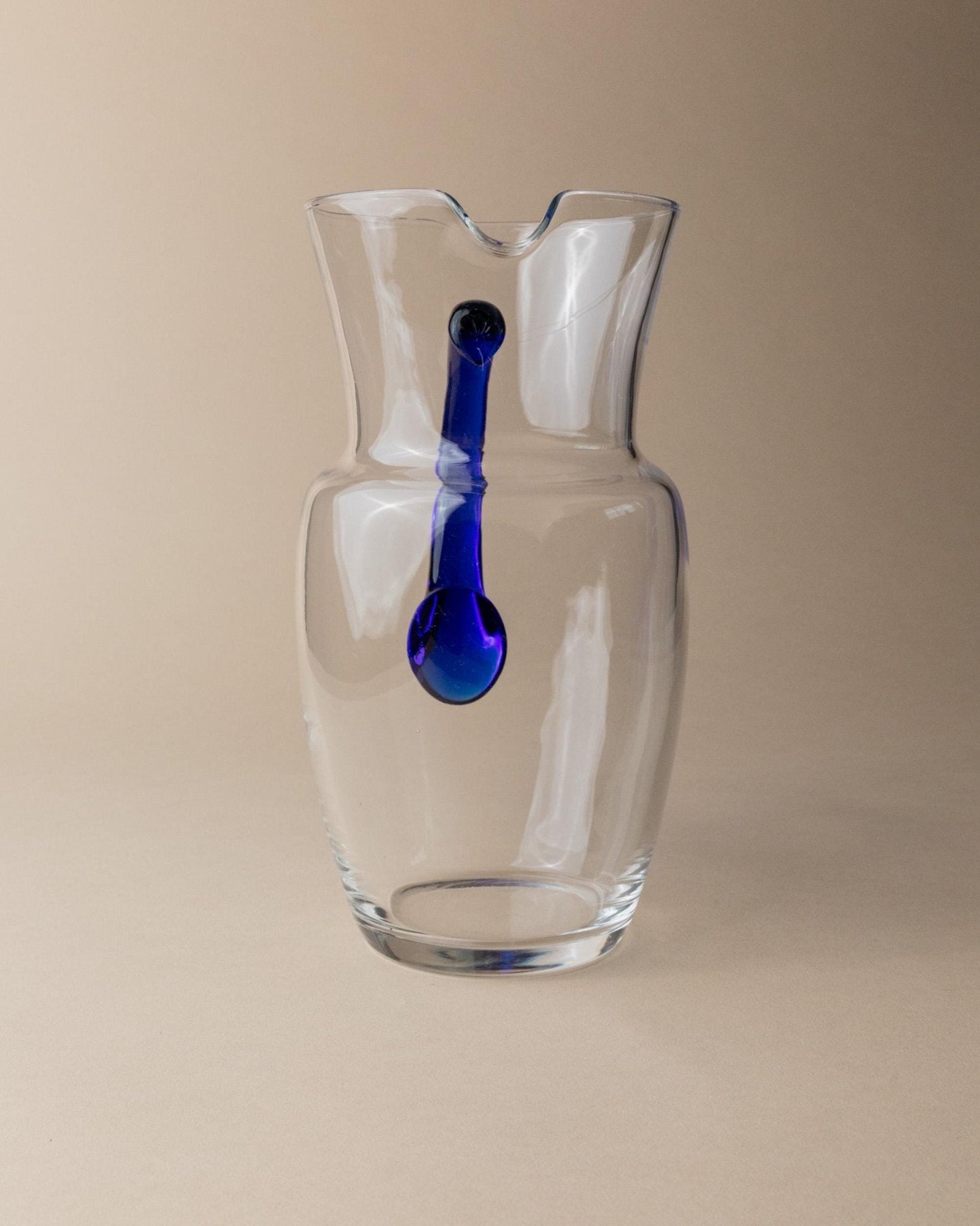 Pichet vintage en verre transparent et anse bleue - Design Mid-Century Italie années 1970